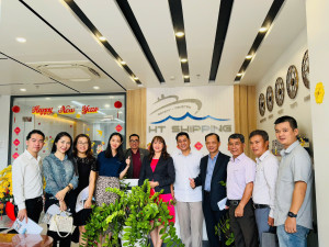HỘI DOANH NGHIỆP QUẬN TÂN PHÚ ĐẾN THĂM HỘI VIÊN TRÊN ĐỊA BÀN QUẬN NHÂN DỊP ĐẦU XUÂN ẤT TỴ 2025